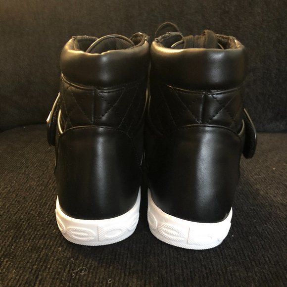WOMEN BEBE HIGH TOP SNEAKERS (NWOT) MAY RUN 1/2 SM - Picture 5 of 7